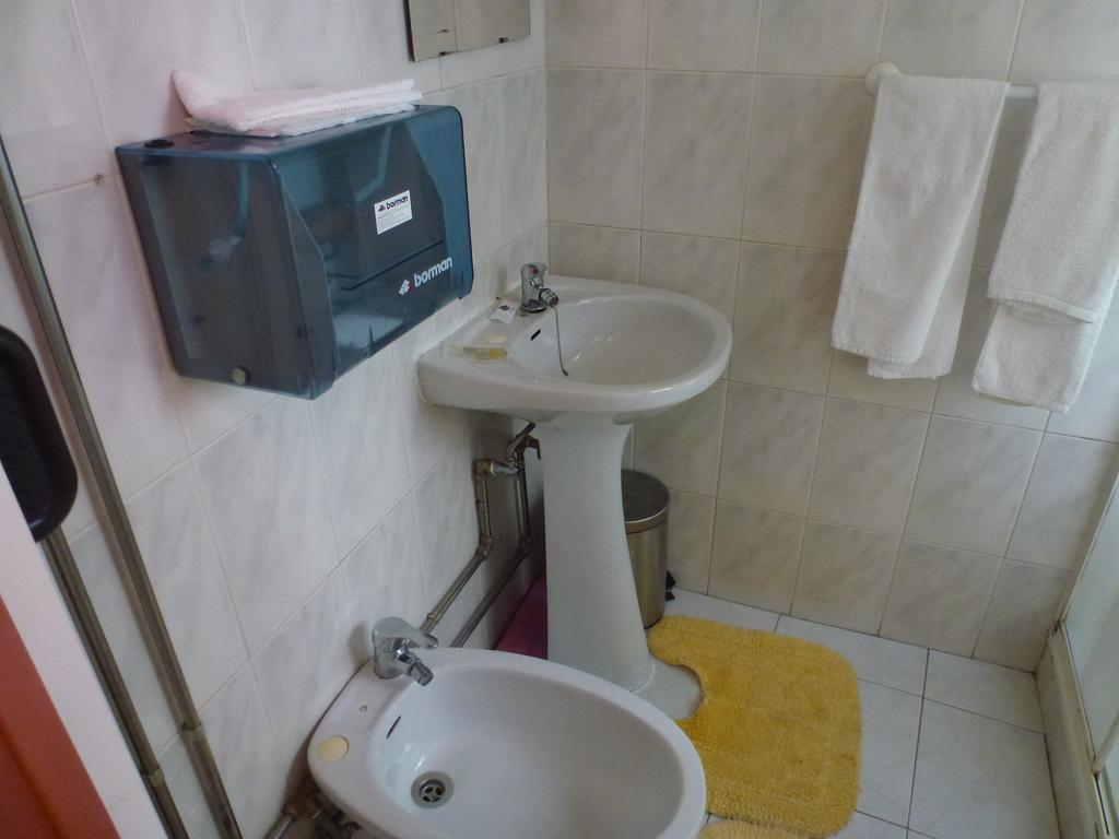 Hospedaria D. Damélio Lisbona Esterno foto